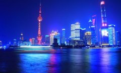 需要将AI模子取具体的工业硬件(机械人、机床)、