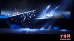 上的车流、街巷的炊火正书写着今天的长征